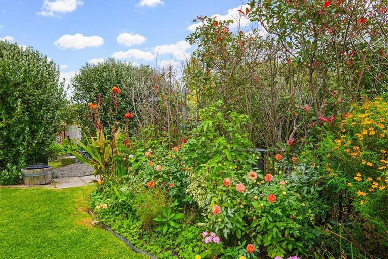 Photo of property in 63 Waipunahau Road, Waikanae, 5036