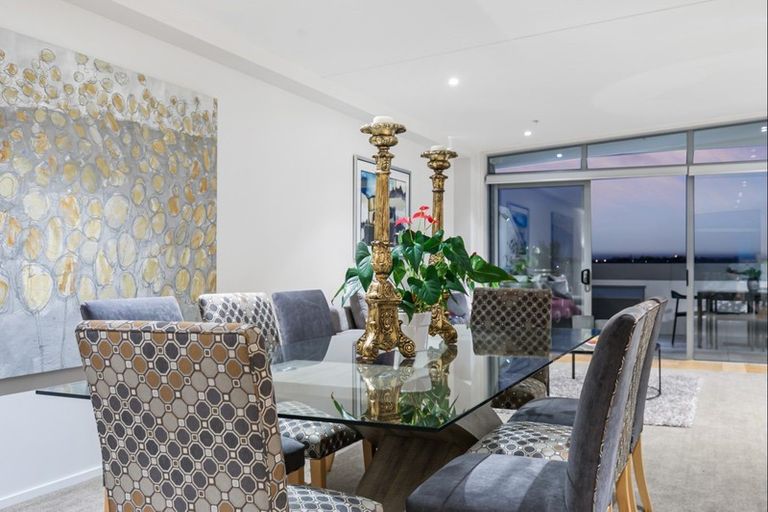 Photo of property in 203/585 Beach Road, Rothesay Bay, Auckland, 0630