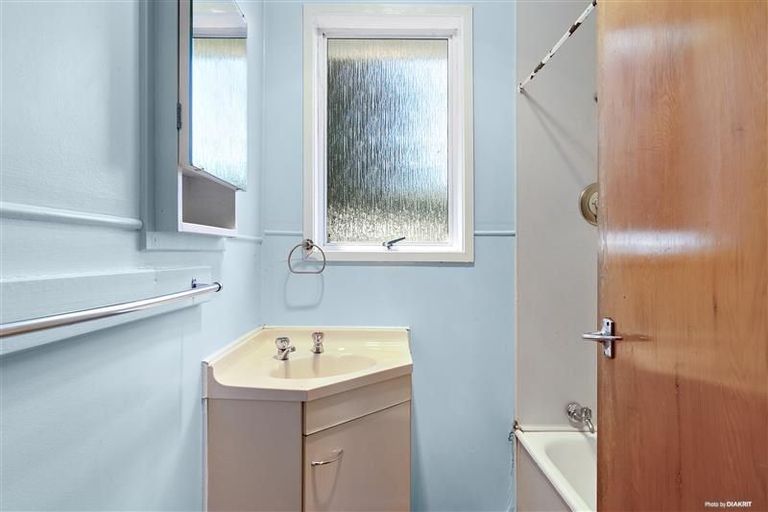 Photo of property in 5 Temuri Place, Glendene, Auckland, 0602