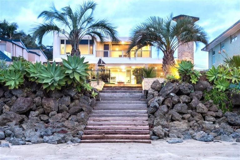 Photo of property in 96 Tindalls Bay Road, Tindalls Beach, Whangaparaoa, 0930