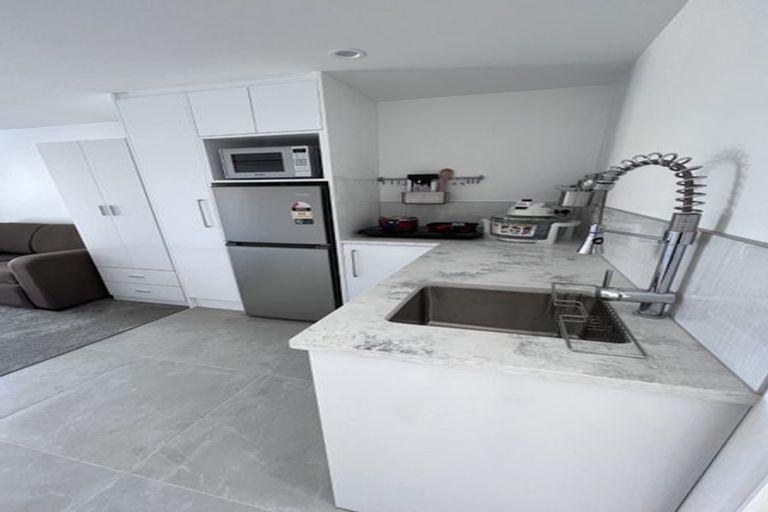 Photo of property in 1/66 Takutai Avenue, Half Moon Bay, Auckland, 2012