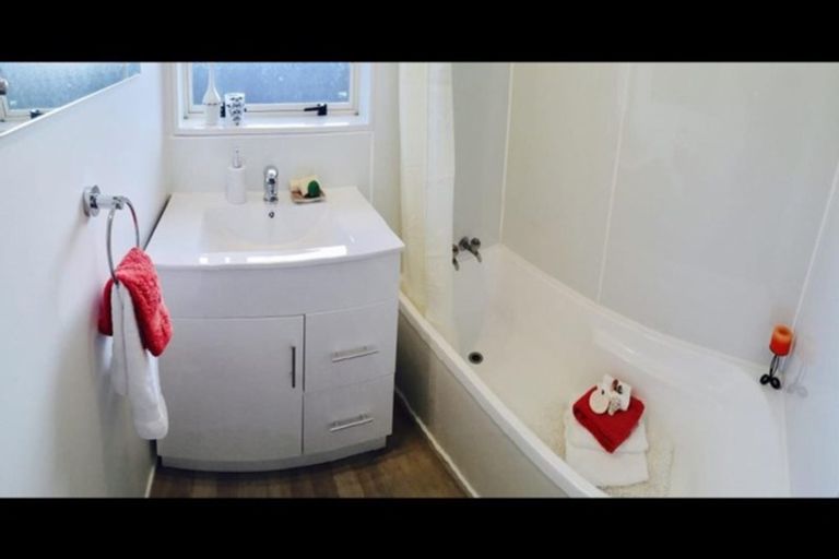 Photo of property in 2/19 Wai Iti Place, Clendon Park, Auckland, 2103