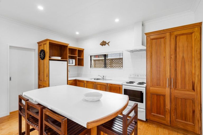 Photo of property in 1 Moana Drive, Mahia, 4198