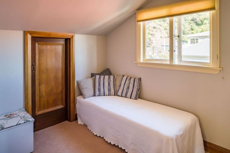 Photo of property in 103 Muritai Road, Eastbourne, Lower Hutt, 5013
