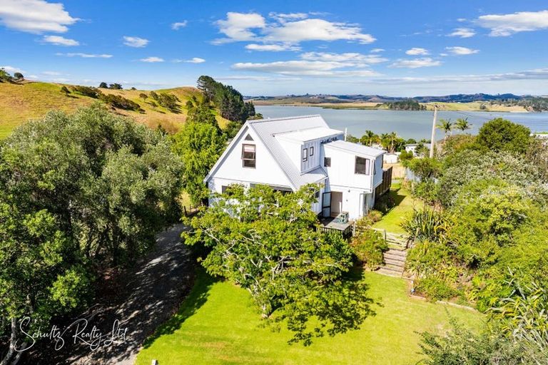Photo of property in 38 Oxford Street, Whakapirau, Maungaturoto, 0583