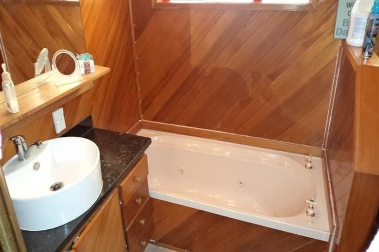 Photo of property in 12 Damian Way, Weymouth, Auckland, 2103