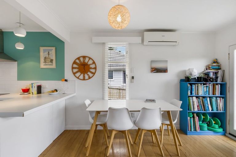 Photo of property in 2/41 Brandon Road, Glen Eden, Auckland, 0602