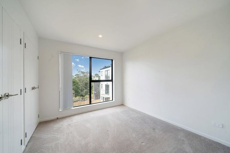 Photo of property in 2/105 Hobsonville Road, West Harbour, Auckland, 0618