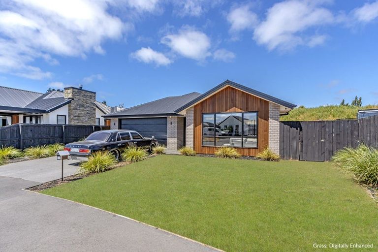 Photo of property in 32 Evelyn Crescent, Marshland, Christchurch, 8083