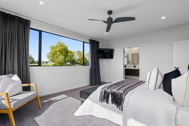 Photo of property in 20 Clifford Close, Leamington, Cambridge, 3432