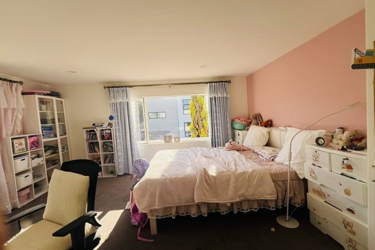 Photo of property in 15 Constable Lane, West Harbour, Auckland, 0618