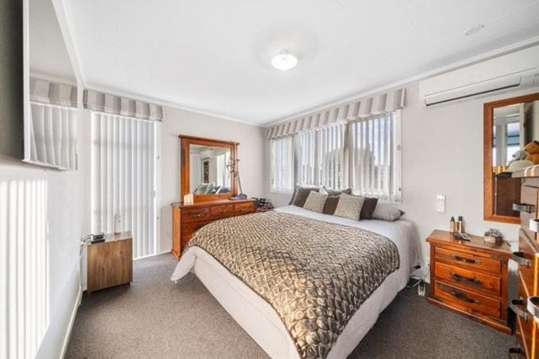 Photo of property in 16 Kowhai Avenue, Kaiaua, Miranda, 2473