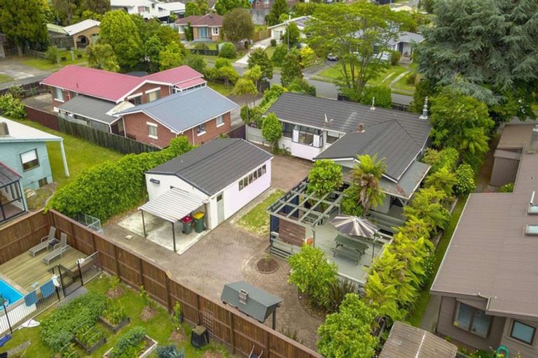 Photo of property in 10 Barron Crescent, Fenton Park, Rotorua, 3010