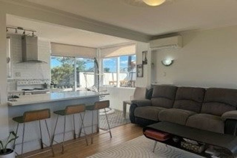 Photo of property in 27 Sunhill Road, Sunnyvale, Auckland, 0612