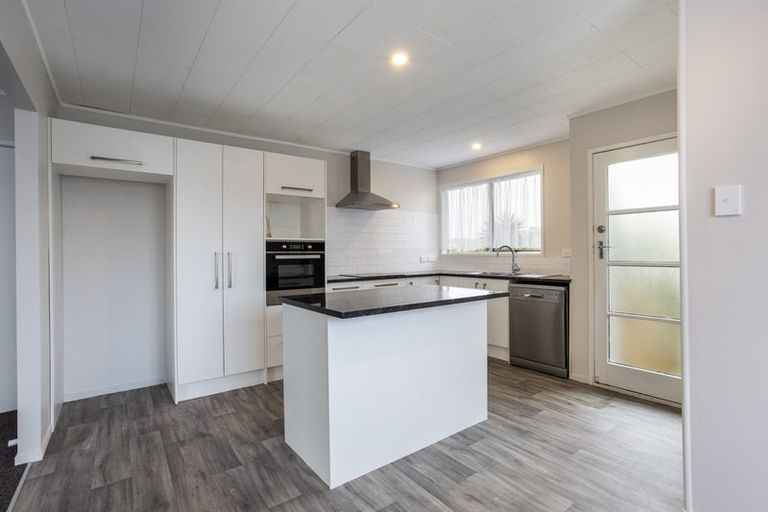 Photo of property in 42a Parakai Avenue, Parakai, 0830