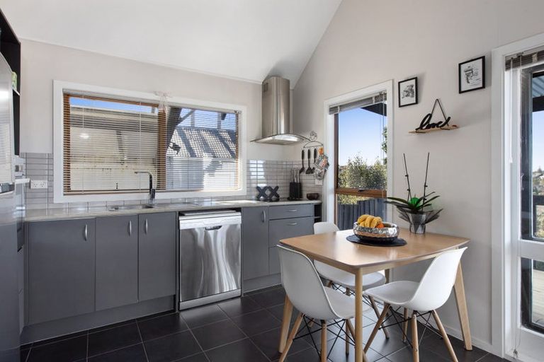 Photo of property in 2/807 East Coast Road, Northcross, Auckland, 0630