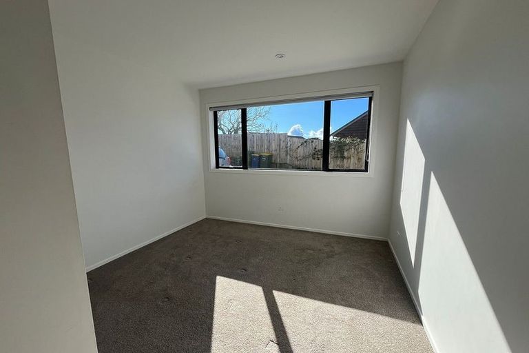 Photo of property in 38 White Heron Drive, Massey, Auckland, 0614