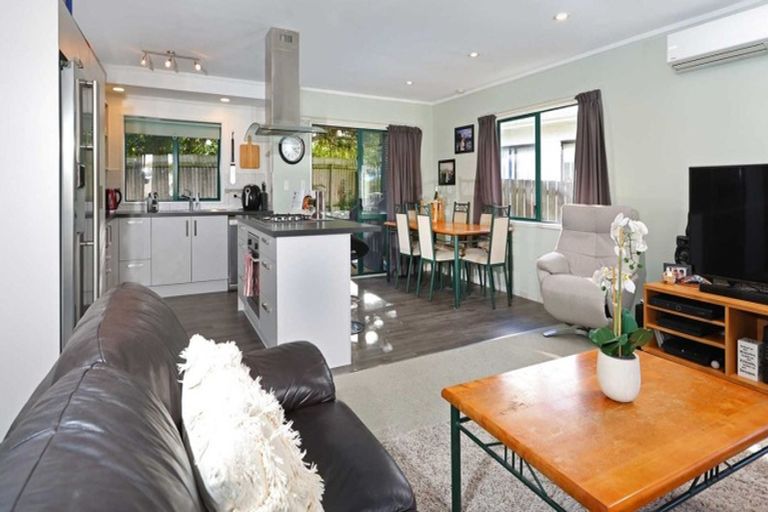 Photo of property in 19a Riserra Drive, Ranui, Auckland, 0612