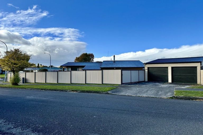 Photo of property in 2 Newcastle Street, Hokowhitu, Palmerston North, 4410
