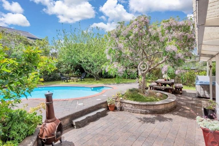 Photo of property in 32 Hyde Road, Rothesay Bay, Auckland, 0630