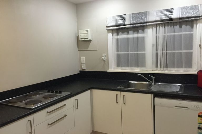 Photo of property in 33 Pahiatua Street, Hokowhitu, Palmerston North, 4410