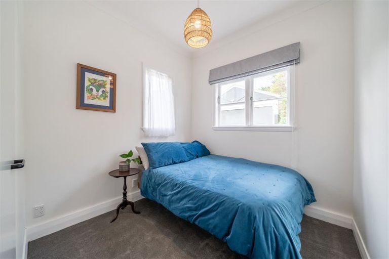 Photo of property in 6 Onehuka Road, Tirohanga, Lower Hutt, 5010