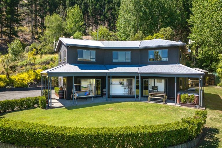 Photo of property in 35 Raratu Road, Kahuranaki, Havelock North, 4295