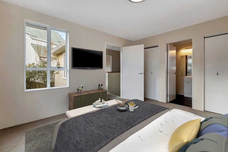 Photo of property in 4b The Quadrant, Miramar, Wellington, 6022