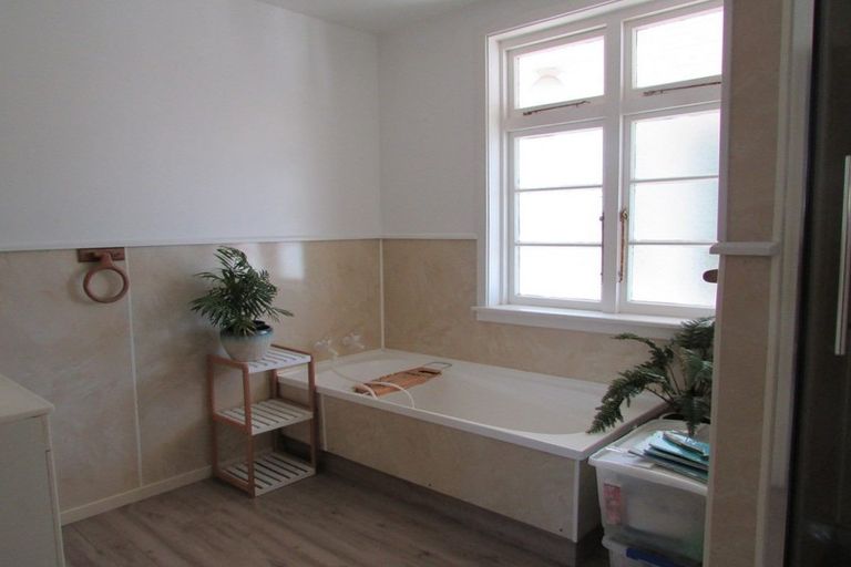 Photo of property in 2 Hawkhurst Road, Lyttelton, 8082