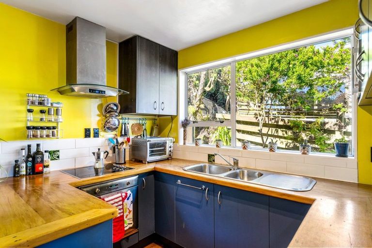 Photo of property in 40 Akatea Road, Korokoro, Lower Hutt, 5012