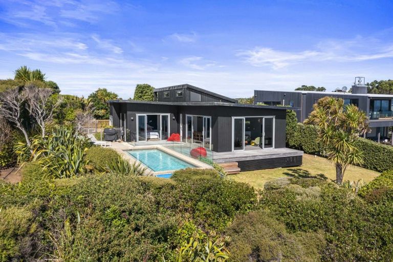 Photo of property in 411 Oaia Road, Muriwai, 0881