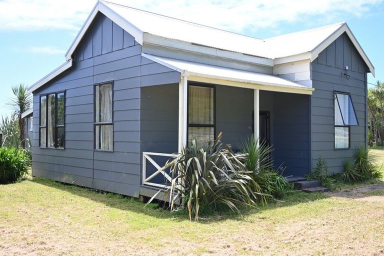 Photo of property in 33 Main Road, Hector, 7822