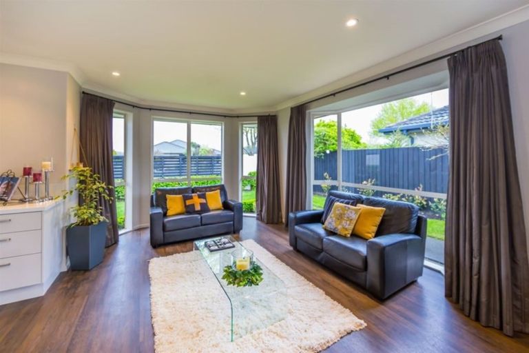 Photo of property in 11 Coolspring Way, Redwood, Christchurch, 8051