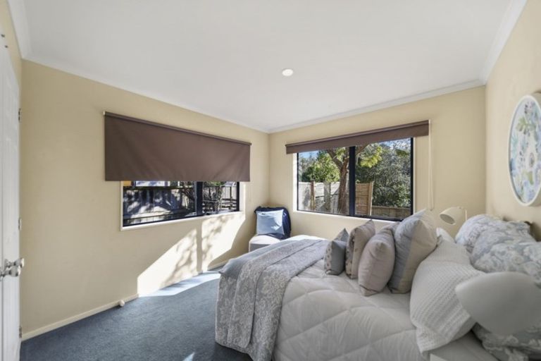Photo of property in 15 Renlee Place, Shelly Park, Auckland, 2014
