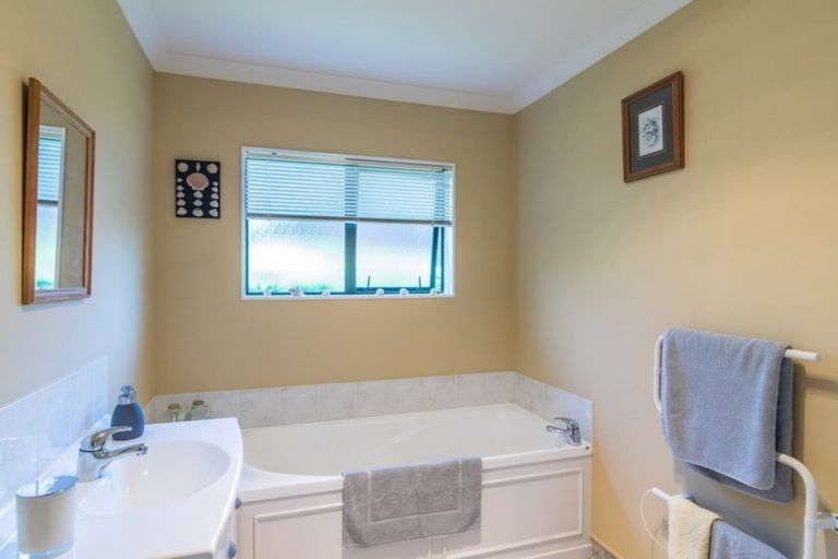 Photo of property in 23 Lorna Irene Drive, Raumati South, Paraparaumu, 5032