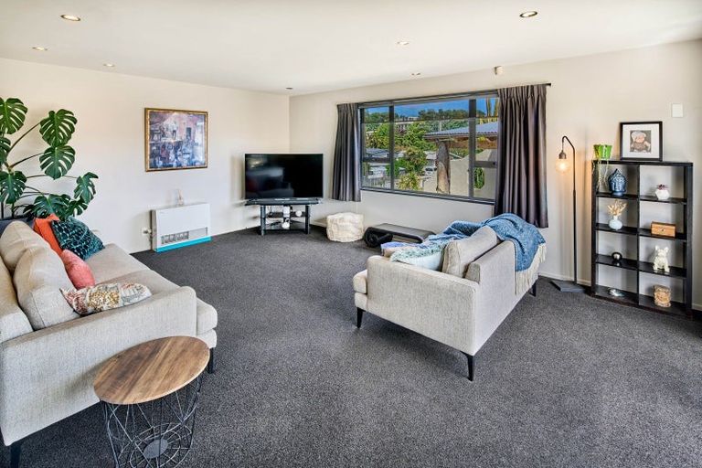 Photo of property in 104 Renown Road, Raumati South, Paraparaumu, 5032