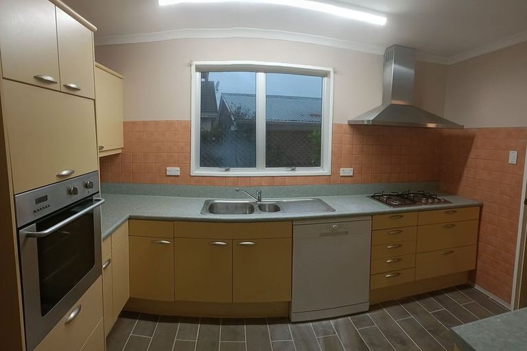 Photo of property in 1/7 Delaware Crescent, Russley, Christchurch, 8042