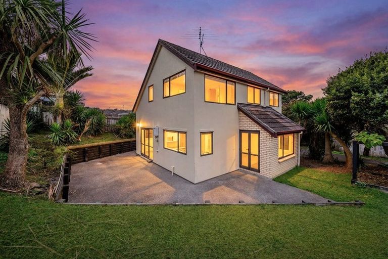 Photo of property in 31d Chieftain Rise, Goodwood Heights, Auckland, 2105