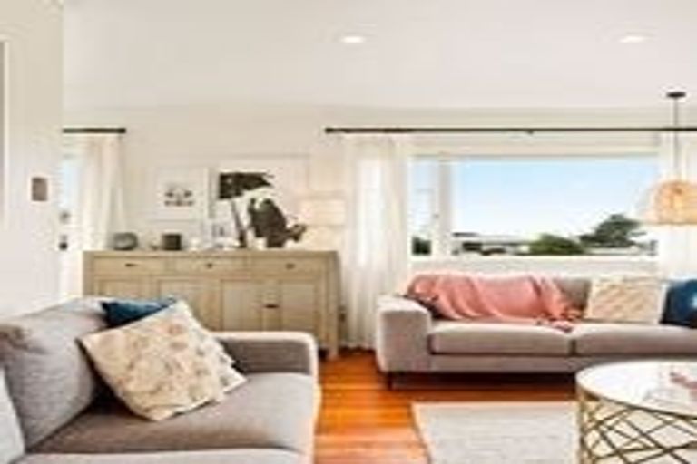 Photo of property in 84a Triangle Road, Massey, Auckland, 0614