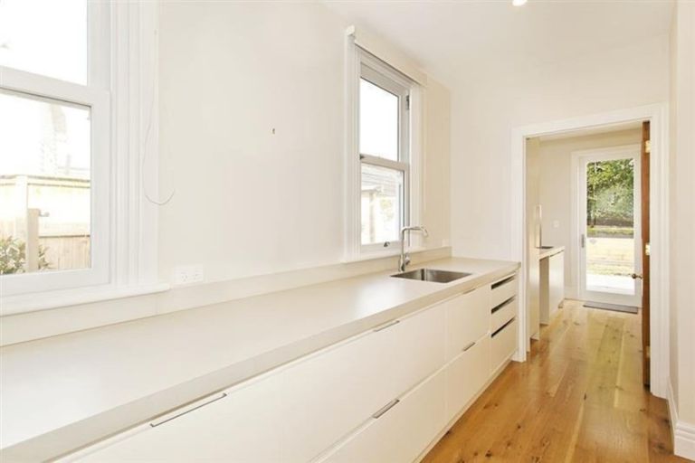 Photo of property in 4 Wakanui Street, Birkenhead, Auckland, 0626