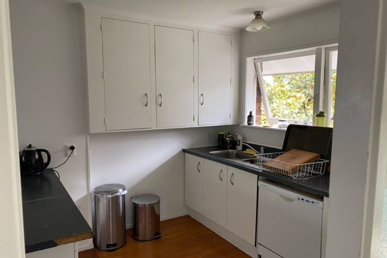 Photo of property in 2/30 Martin Crescent, Northcote, Auckland, 0627