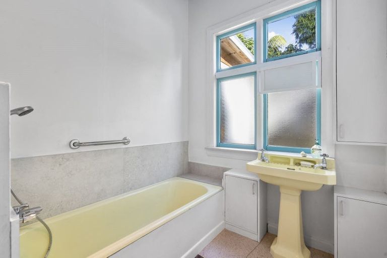 Photo of property in 1 Moir Street, Mount Victoria, Wellington, 6011