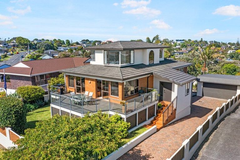Photo of property in 8 Pounamu Place, Shelly Park, Auckland, 2014