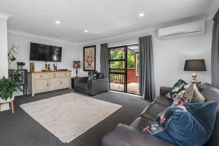 Photo of property in 2/57 Nigel Road, Browns Bay, Auckland, 0630