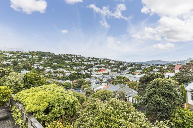 Photo of property in 17 Garfield Street, Brooklyn, Wellington, 6021