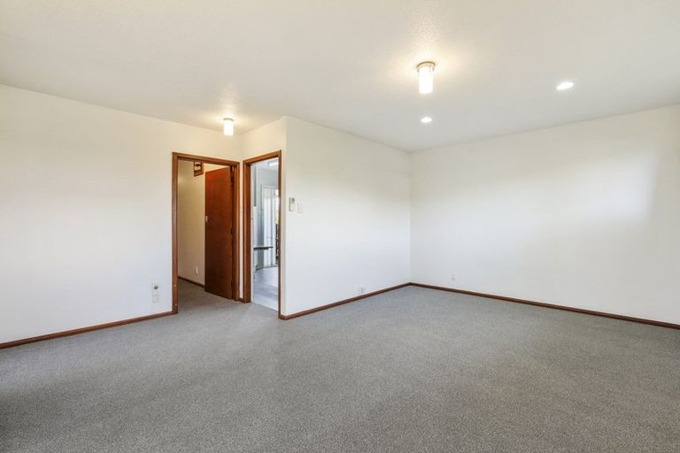 Photo of property in 2/7 Aileen Place, Upper Riccarton, Christchurch, 8041