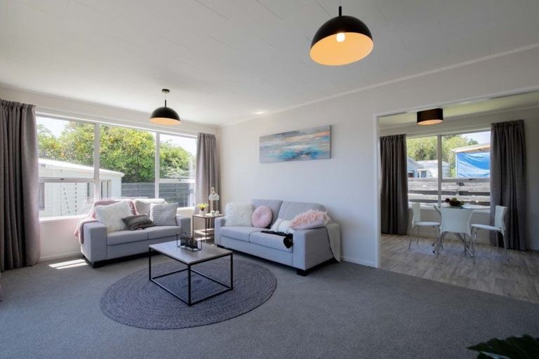 Photo of property in 8 Carbery Place, Manurewa, Auckland, 2102
