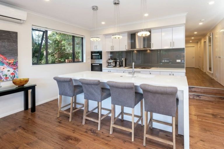 Photo of property in 16 Carlos Drive, Flat Bush, Auckland, 2016