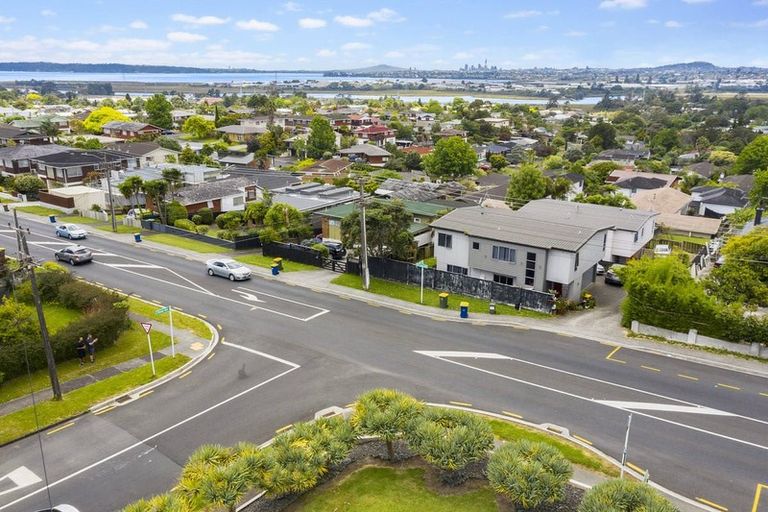 Photo of property in 40 Te Atatu Road, Te Atatu South, Auckland, 0610