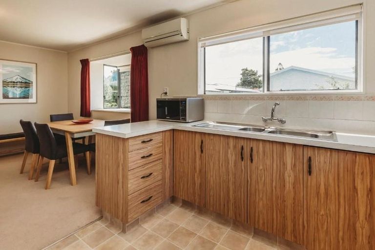 Photo of property in 2/47 Gilbert Street, New Plymouth, 4310